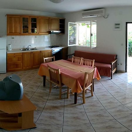 Apartmani Sandro Иван Долац Екстериор снимка
