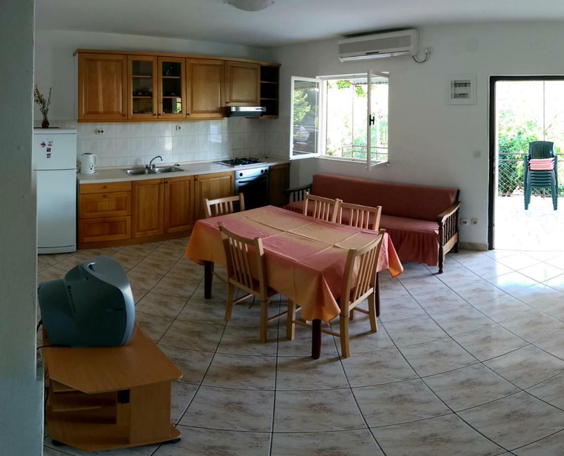Apartmani Sandro Иван Долац Екстериор снимка