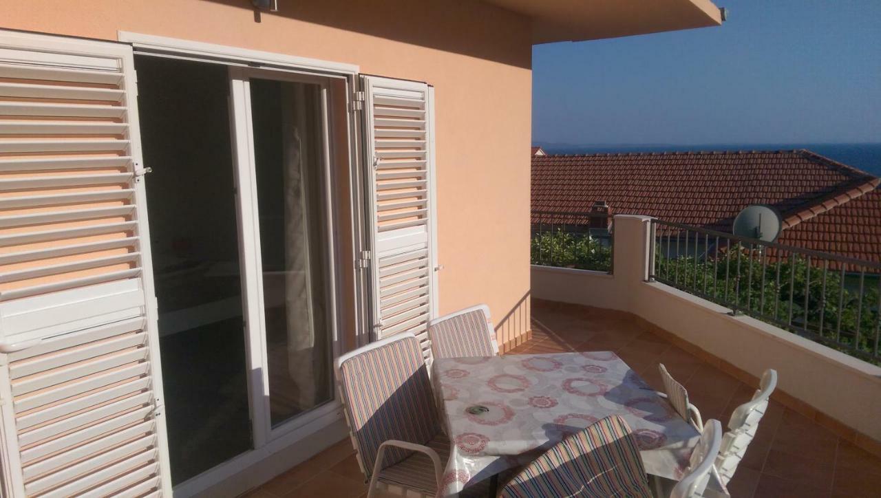 Apartmani Sandro Иван Долац Екстериор снимка