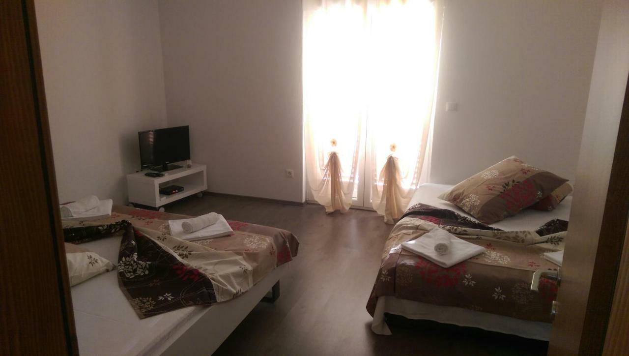 Apartmani Sandro Иван Долац Екстериор снимка