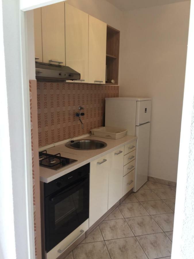 Apartmani Sandro Иван Долац Екстериор снимка